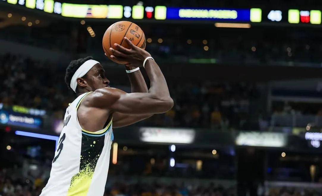 爱游戏APP- 西亚卡姆在热火比赛中败北,持续失利引发热议!全场沸腾不已