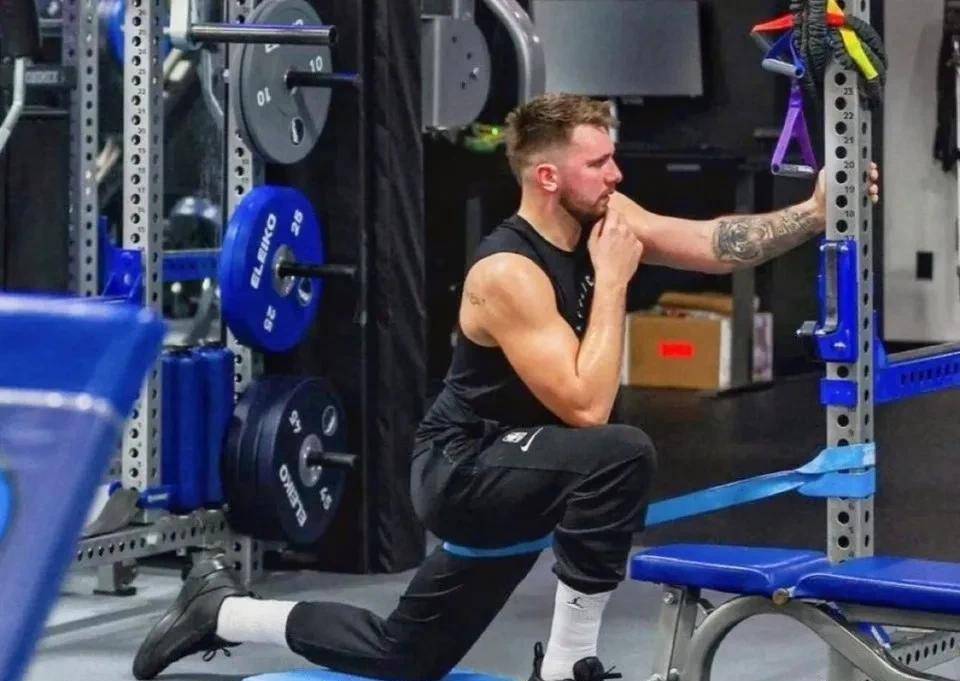 爱游戏APP-东契奇官方宣布晋级下一阶段新规，塞尔维亚队引发争议！再创辉煌时刻的简单介绍